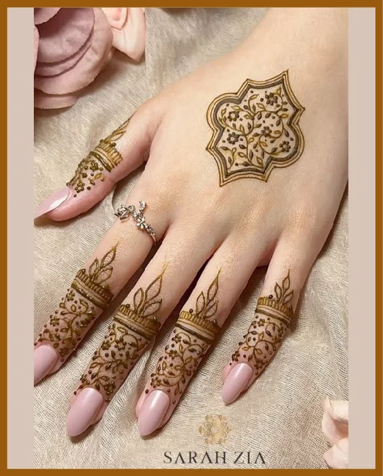 Elegent Square Motif In Center For Khafif Back Hand Mehndi Style